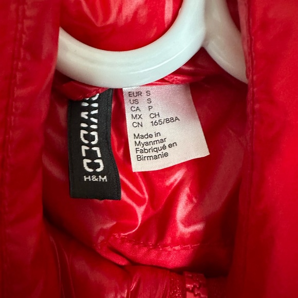 Red cropped puffer vest - Picture 2 of 2